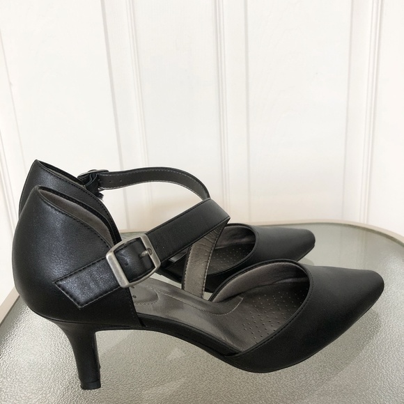 Life Stride Shoes - LifeStride NWOT Kamala Pointed Toe Pumps Black Vegan Leather Size 9.5